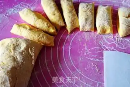 Make Pumpkin rolls step 2