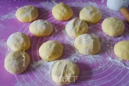 Make Pumpkin rolls step 3