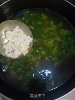 Make Tomato Mountain poach soup step 3