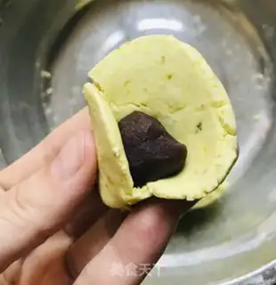 Make Pumpkin ball step 4