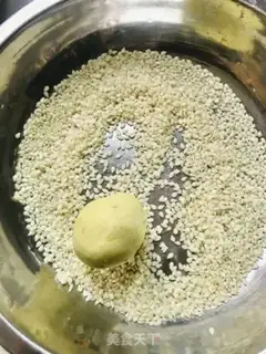 Make Pumpkin ball step 5