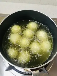 Make Pumpkin ball step 7