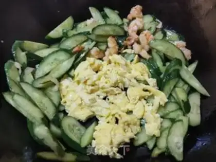 Make cucumber-mucked eggs step 6
