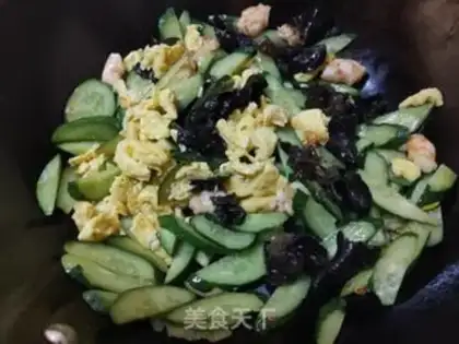 Make cucumber-mucked eggs step 7