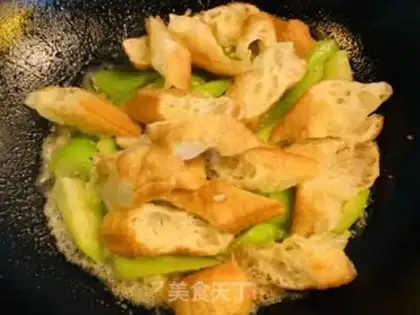 Make Pyramid melon lilies step 4