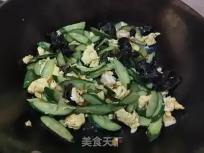 Make cucumber-mucked eggs step 8