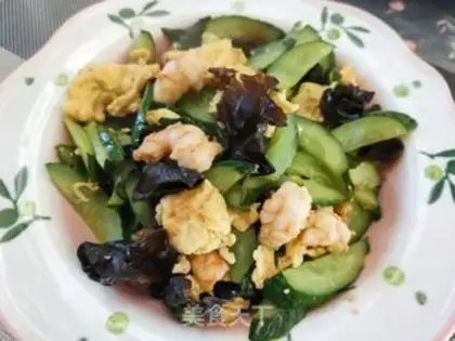 Make cucumber-mucked eggs step 9