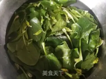 Make Carrot spinach egg fried river powder step 0