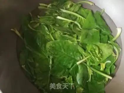 Make Carrot spinach egg fried river powder step 1