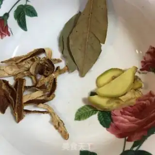 Make Five flowers to burn the leaves step 1