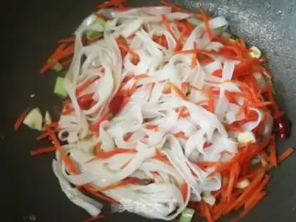 Make Carrot spinach egg fried river powder step 10