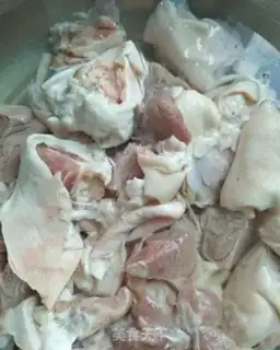 Make A casserole pig hoof soup step 0