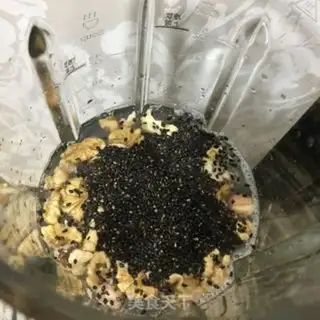 Make Peanut walnut sesame paste step 3