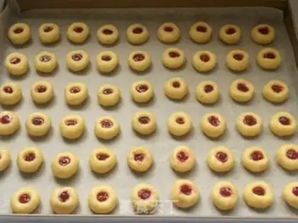 Make Flamingo jam cookies step 7