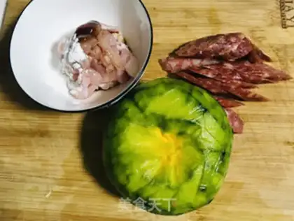 Make Pumpkin veggie pork step 1