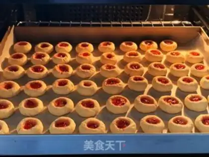 Make Flamingo jam cookies step 8