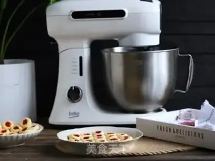 Make Flamingo jam cookies step 10