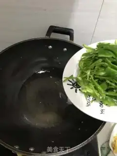 Make Pepper fried eggs step 2