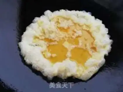 Make Spinach fried eggs step 1