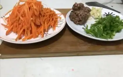 Make Carrot peppers, fried meat step 0