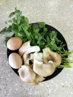 Make Pistols and egg soup step 0