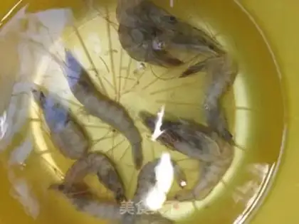 Make Shrimp fan radish soup step 2