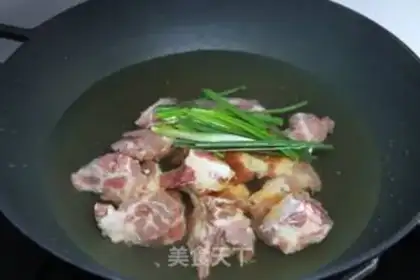 Make White radish steak soup step 0