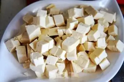 Make Tofu fried eggs step 1