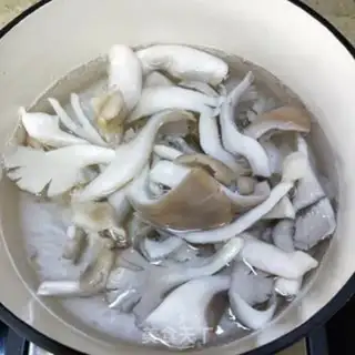 Make Pistols and egg soup step 3