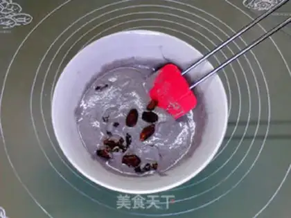 Make raisin, black rice cake step 5