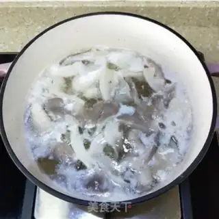 Make Pistols and egg soup step 6