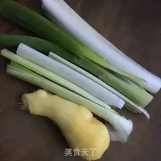 Make The fragrance of sauce step 1