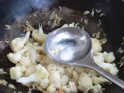Make Shrimp-skinned sprouts step 5