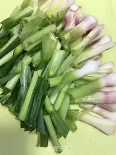 Make Five fragrances made of garlic step 0