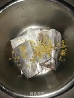Make Zipple sauce evaporated fish step 1
