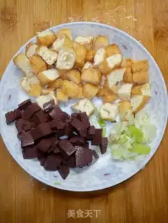 Make Pork blood fan tofu soup step 1