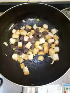 Make Pork blood fan tofu soup step 3
