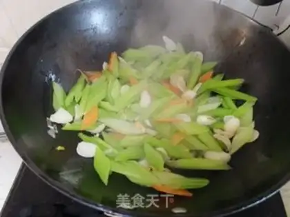Make Celery lily shrimp step 7