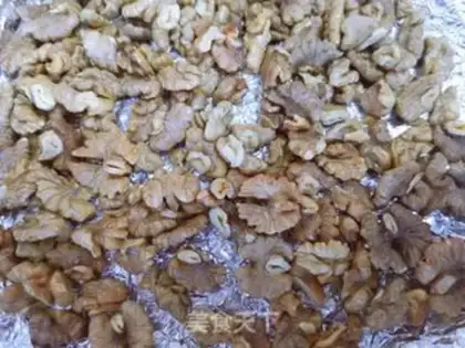 Make Amber walnuts step 1