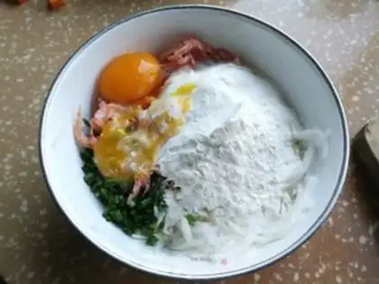 Make Shrimp-skin egg radish step 2