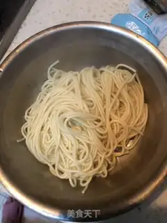 Make Spicy dry noodles step 2
