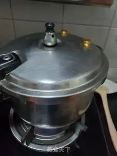 Make Three pumpkin dumplings step 5
