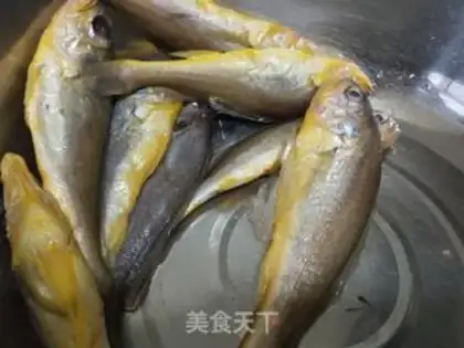 Make Dried and fried yellowfish step 0