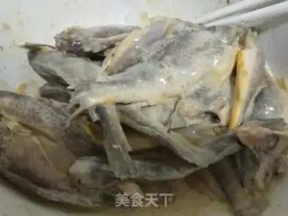 Make Dried and fried yellowfish step 4