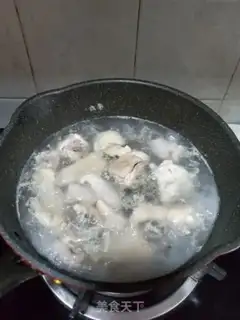Make Chicken soup for the ginseng step 1
