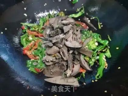 Make Double pepper fried duck liver step 2