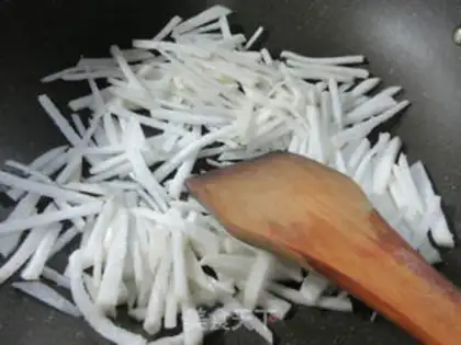 Make Fishseed with radish soup step 1