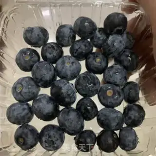 Make Blueberry milkshake step 0