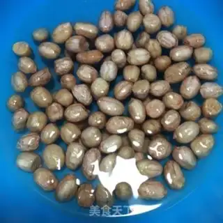 Make Lotus peanut soup step 1