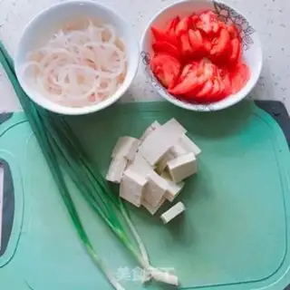 Make Tomato tofu fan soup step 0
